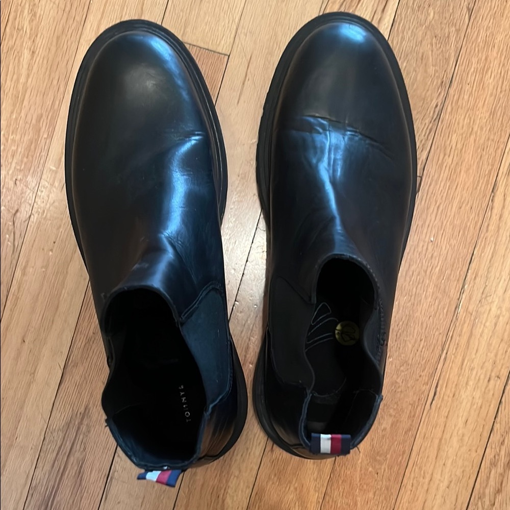 Tommy Hifiger Chelsea Boots Size 13. Chunky heels